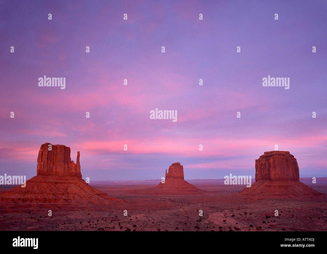 East Mitten, West Mitten et Merrick Butte, Monument Valley Navajo Tribal Park Banque D'Images
