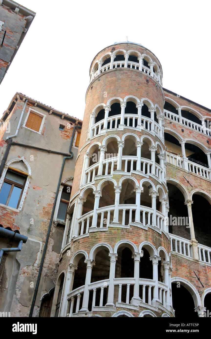 Venise, Italie, escalier gracieux du Palazzo Contarini, éditorial seulement Banque D'Images
