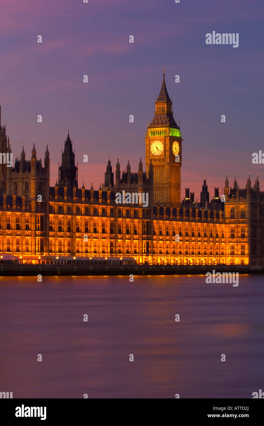 Chambres du Parlement et de la Tamise au crépuscule London United Kingdom Banque D'Images
