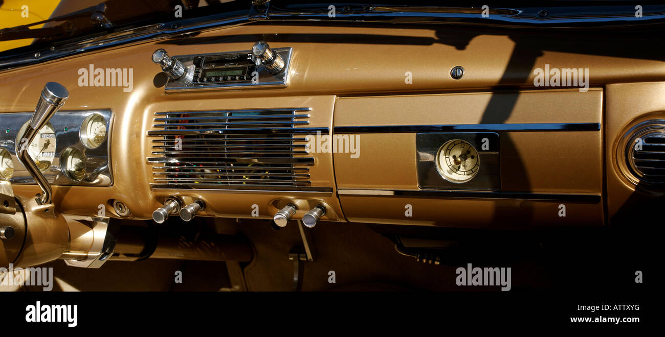 Tableau de bord de voiture vintage Banque D'Images