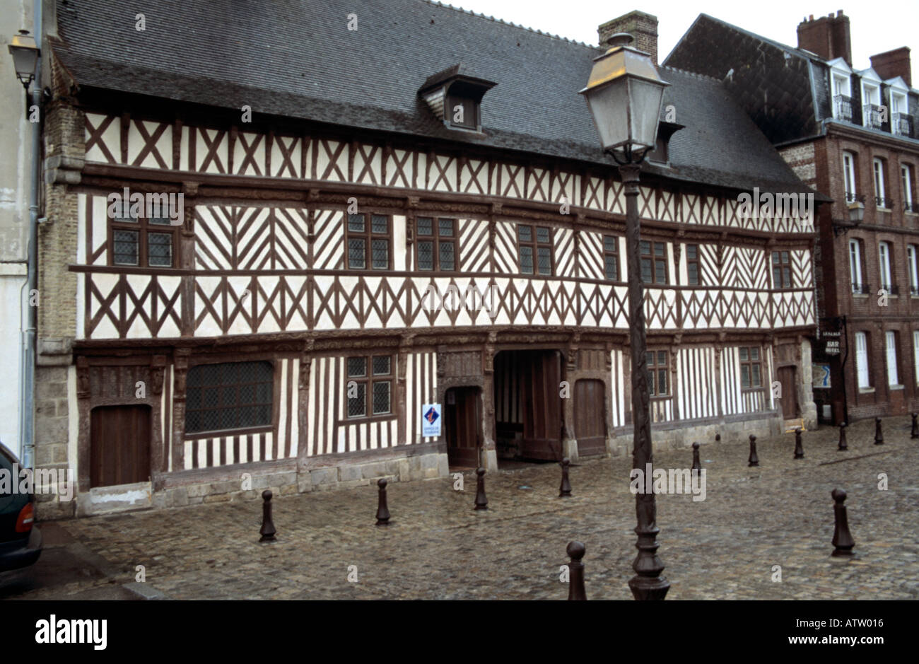 ST VALERY EN CAUX NORMANDIE FRANCE EUROPE Avril Maison Henry 1V Construit en 1540 bâtiment médiéval bien préservé Banque D'Images