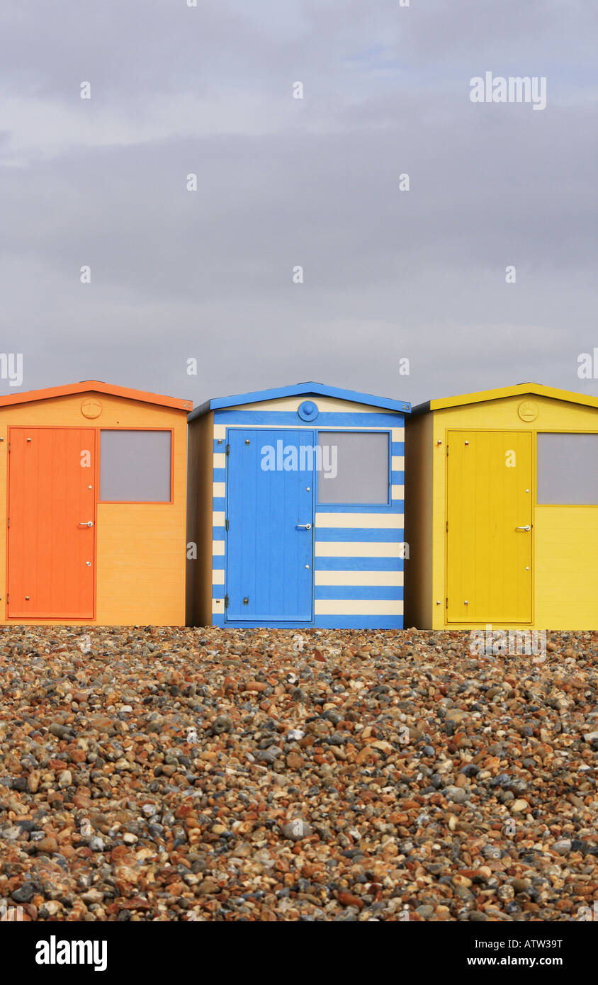 'Cabanes de plage sur la plage de Seaford au début du printemps" Banque D'Images