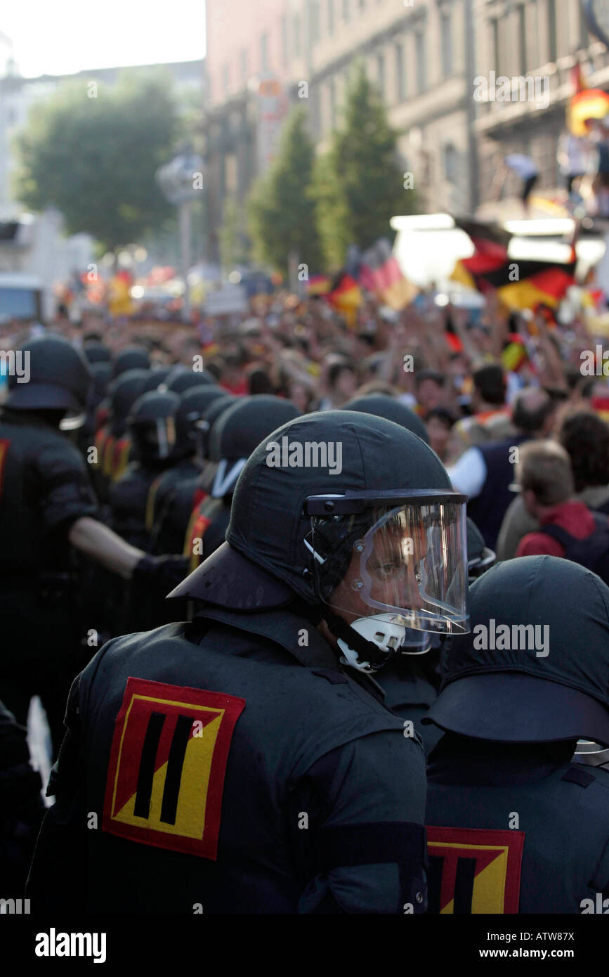 L'anglais et l'allemand soccer fans émeute à la coupe du monde 2006 Banque D'Images