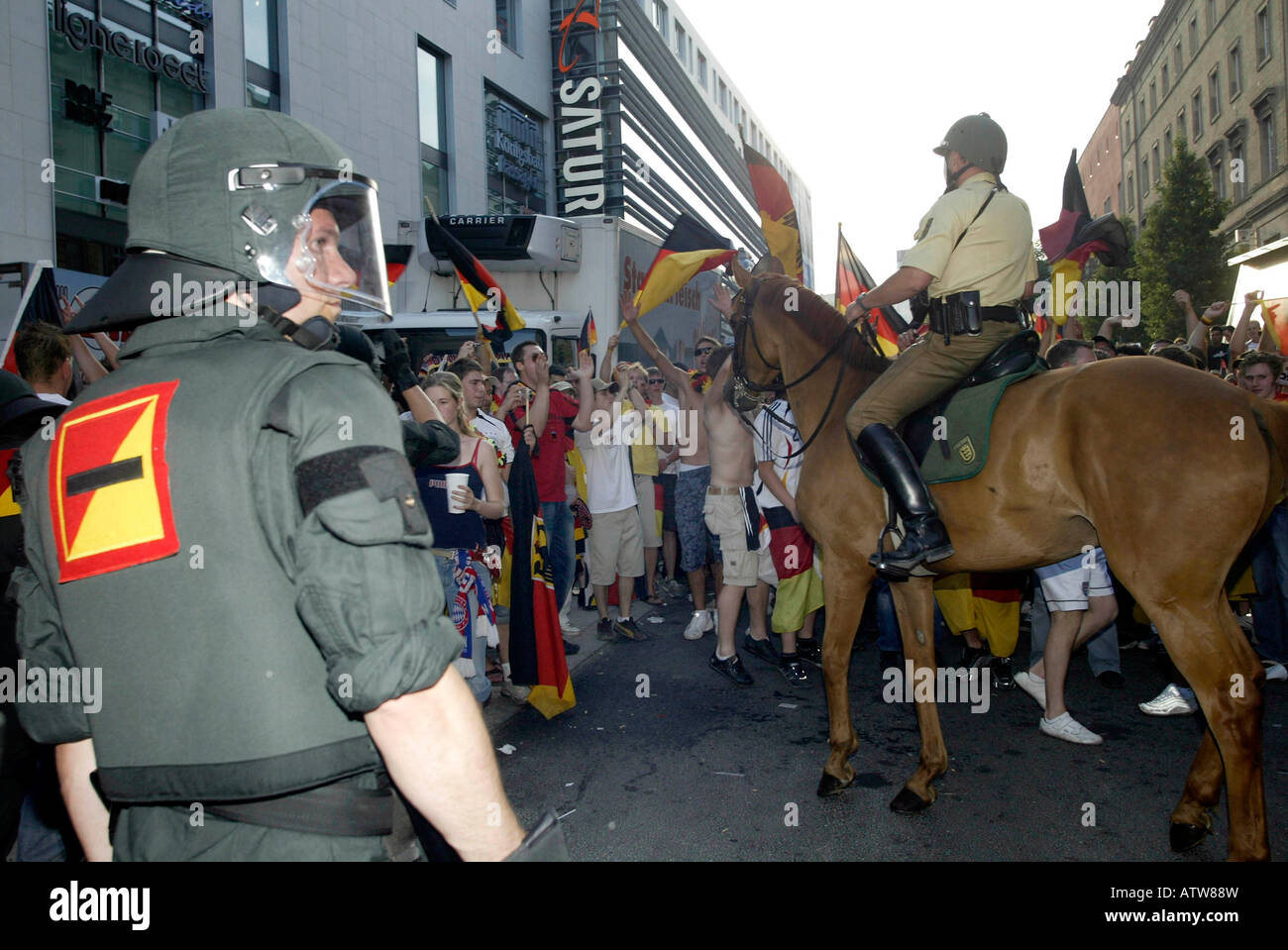 L'anglais et l'allemand soccer fans émeute à la coupe du monde 2006 Banque D'Images