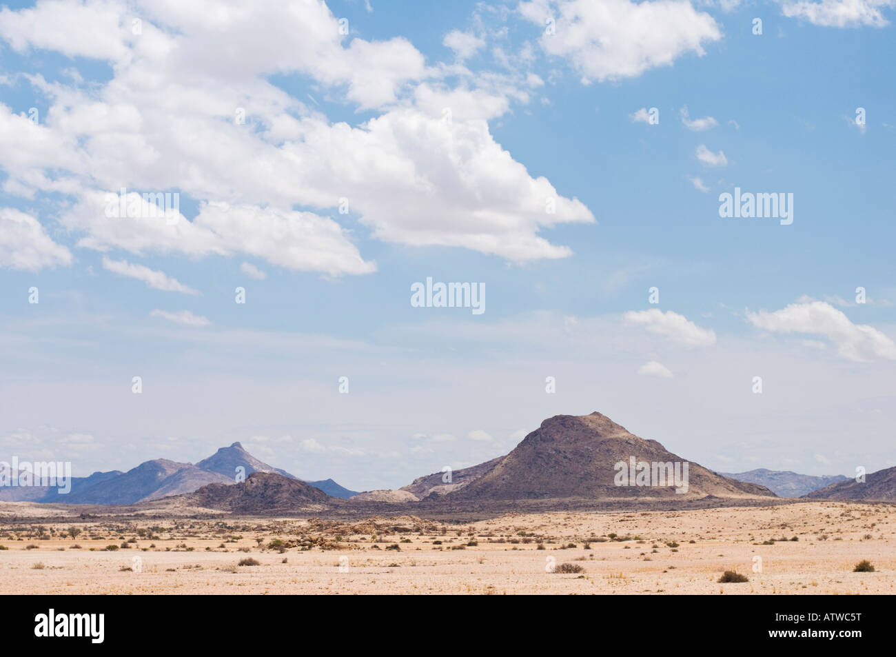 Désert du Namib et les montagnes d'arbustes secs en Namibie Banque D'Images