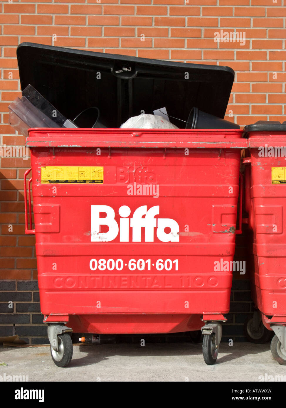 Biffa red wheelie bins Banque D'Images