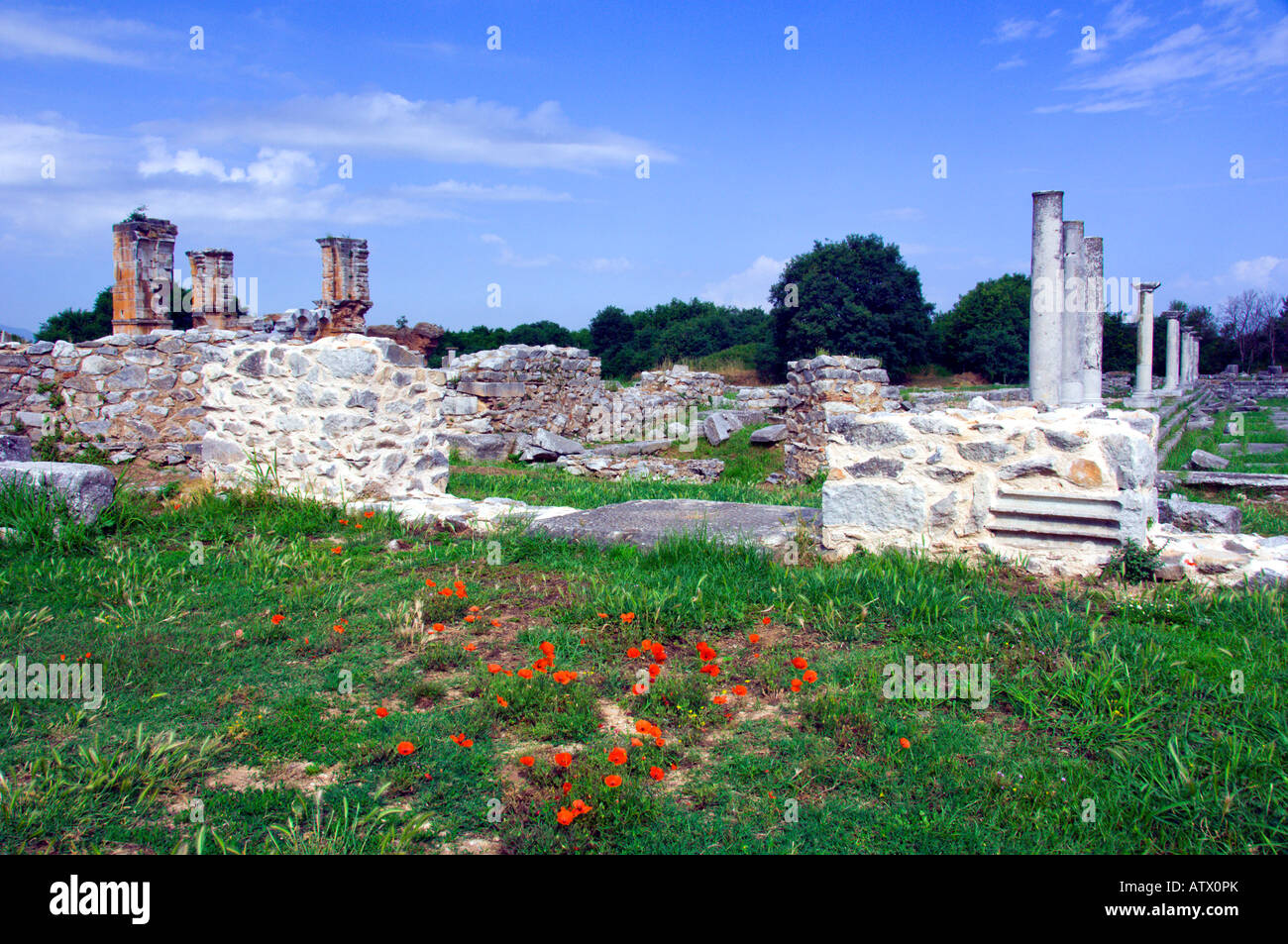 Les vestiges de la Basilique B avec de grandes colonnes corinthiennes dans les ruines de la Grèce Phillipi Banque D'Images