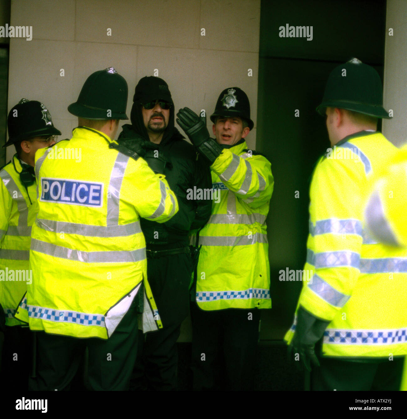 Arrêter et recherchez des terroristes présumés dans le centre de Londres, février 2003 Banque D'Images
