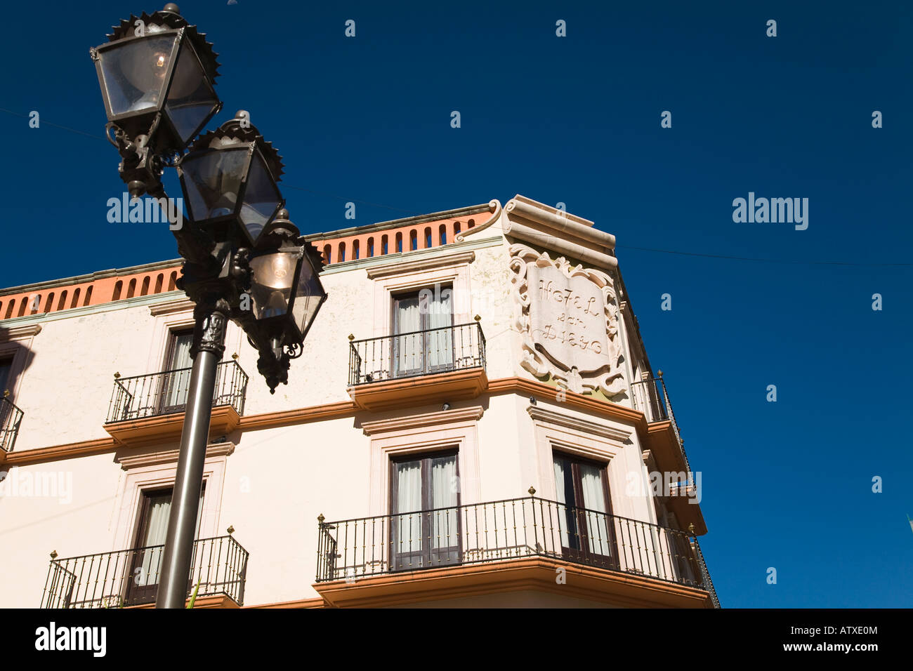 Mexique Guanajuato derniers étages de l'hôtel de San Diego et lampe de rue au centre-ville près de Jardin de la Union Européenne Banque D'Images