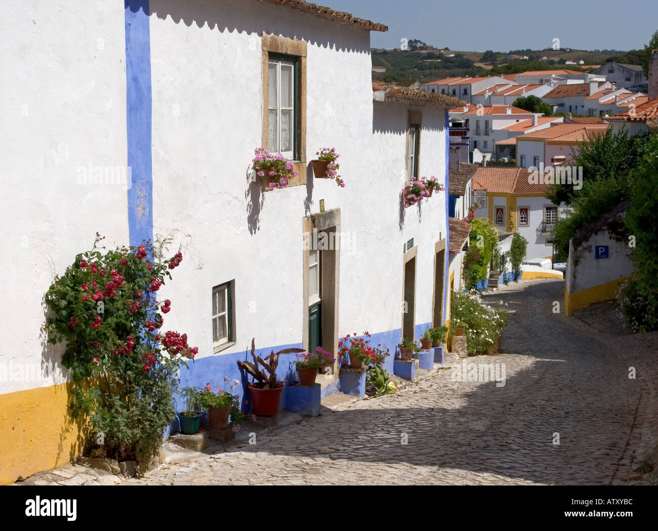 Scène de rue Ville fortifiée d'Obidos Portugal Banque D'Images