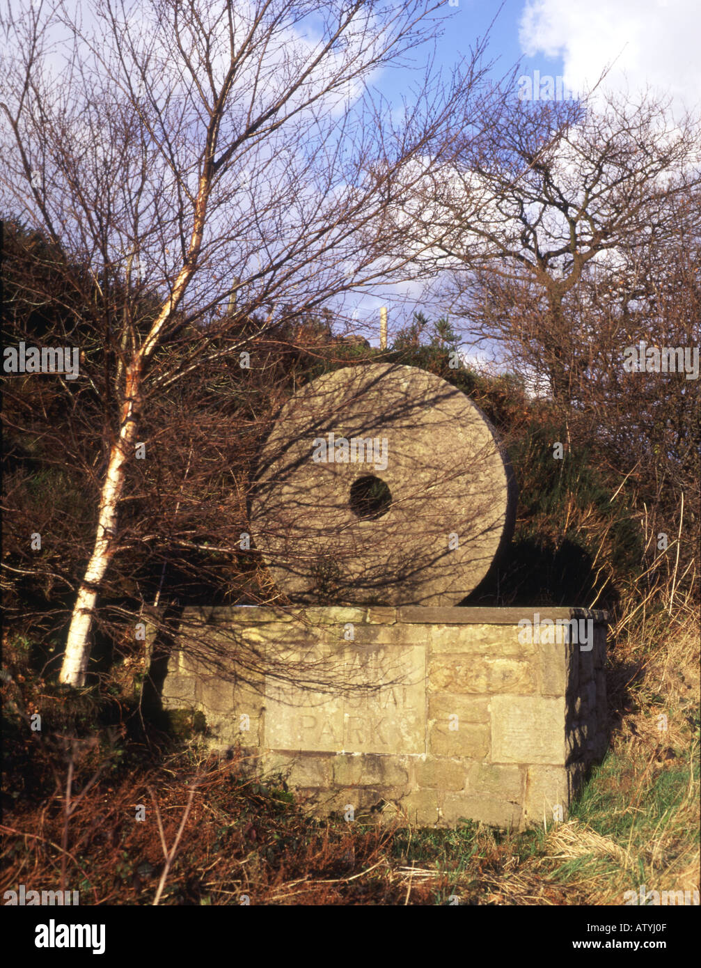 Mill stone signe dans le parc national de Peak District UK Banque D'Images