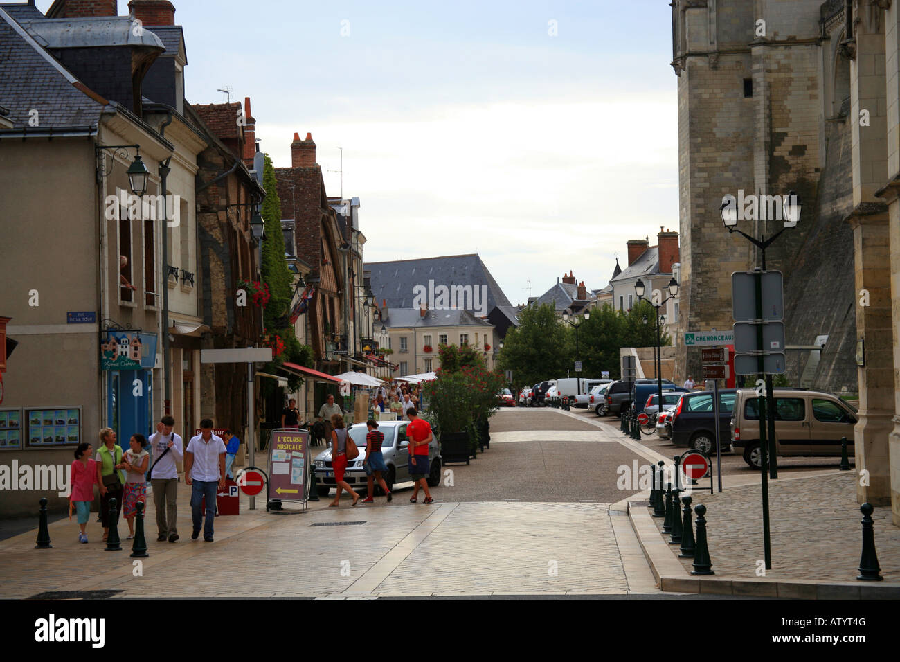 Bord de Château et rue à Amboise, Indre et Loire, France Banque D'Images