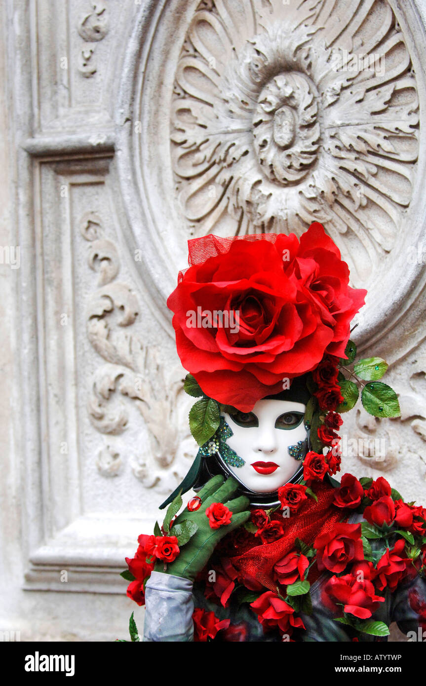 Les participants au carnaval de Venise dress up vu autour de la Place Saint-Marc à Venise Italie Banque D'Images