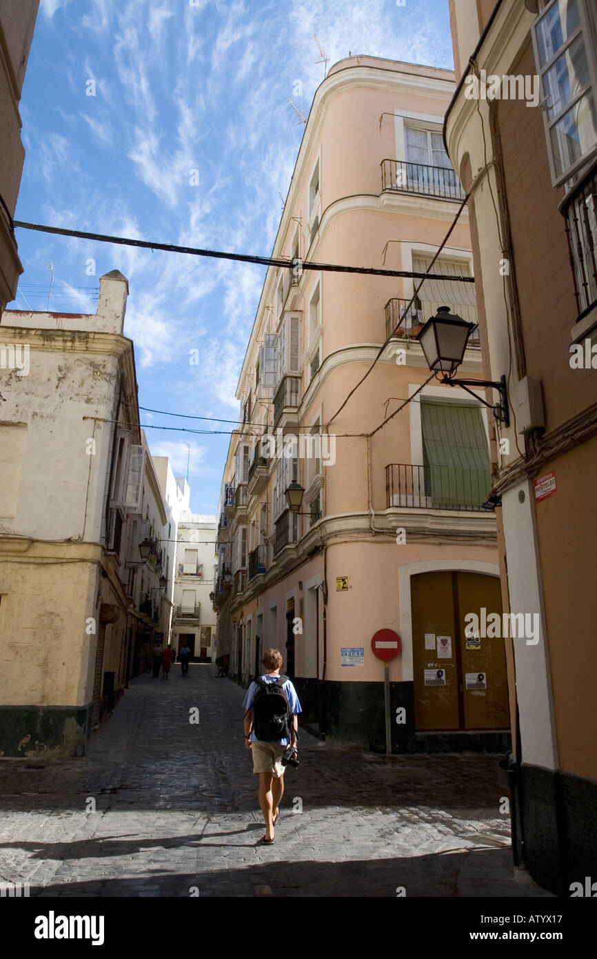 Marcher dans les rues de Cádiz Espagne Banque D'Images