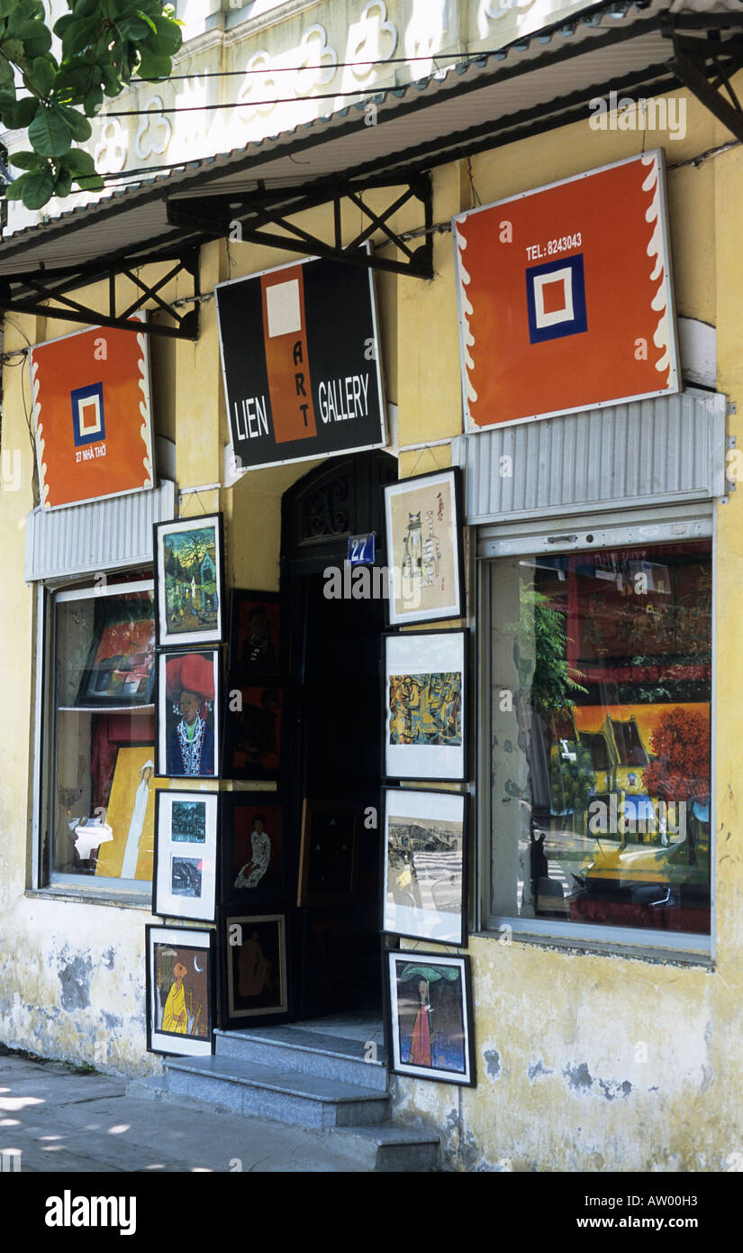 Peinture accroché sur la porte de Lien Galerie d'art dans le domaine de l'Ho Koan Kiem Hanoi Banque D'Images