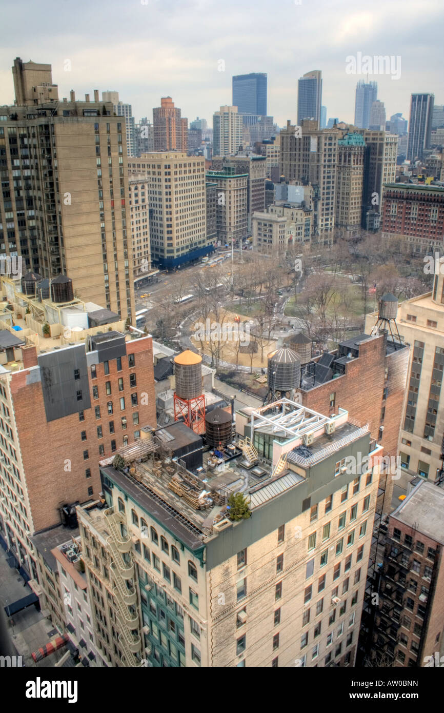 Vue sur les immeubles de Manhattan. À la nord, le nord-ouest. New York, NY, USA Banque D'Images