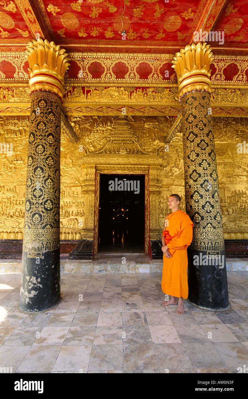 Doré extérieur relief sur Wat Mai Suwannaphumaham, Luang Prabang, Laos Banque D'Images