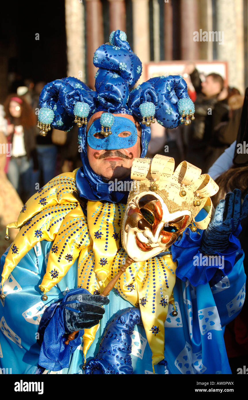 Les participants au carnaval de Venise dress up vu autour de la Place Saint-Marc à Venise Italie Banque D'Images