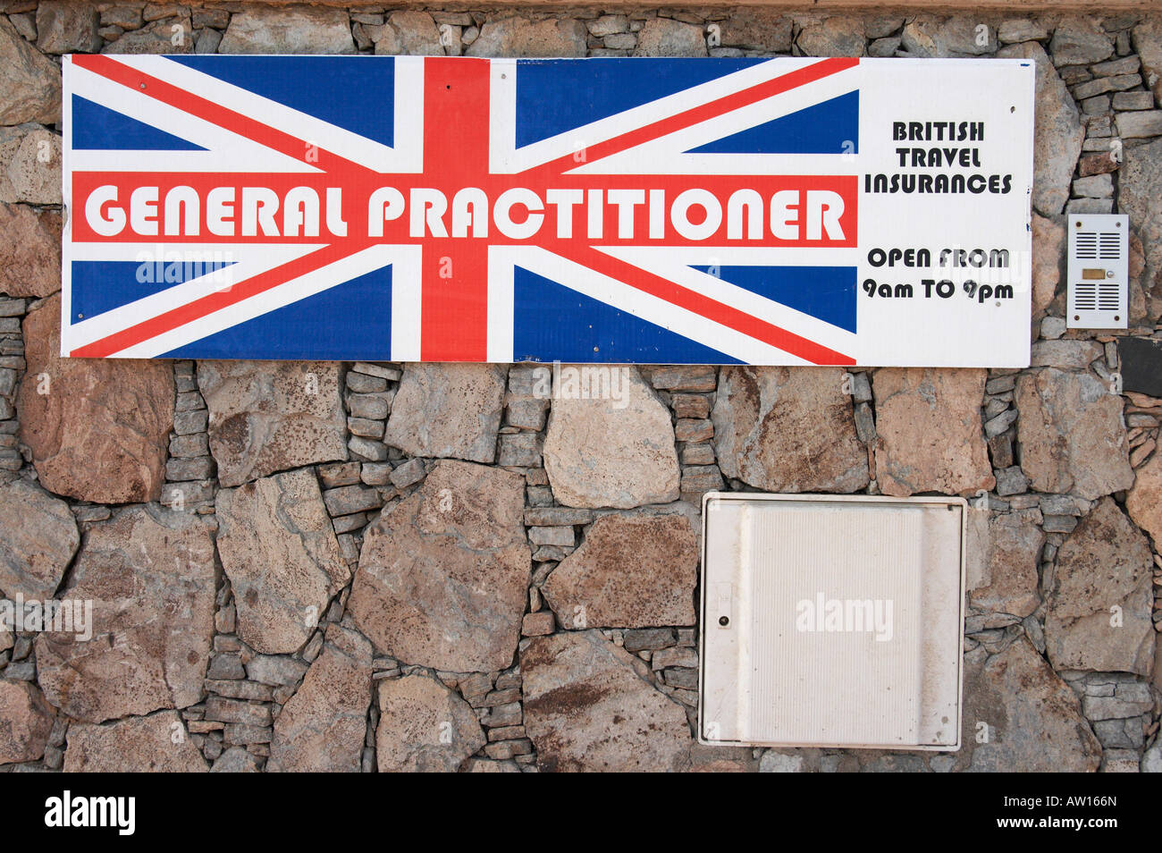 Affiche à l'extérieur de centre médical de station de vacances à Espagne Banque D'Images