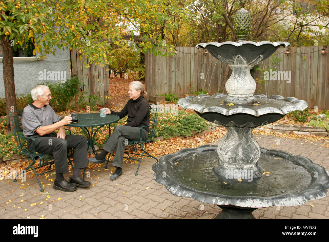 Wausau Wisconsin,Grant Street,Stewart Inn,Bed and Breakfast,couple,adulte,adultes,jardin,fontaine,visiteurs voyage touristique tourisme landmar Banque D'Images