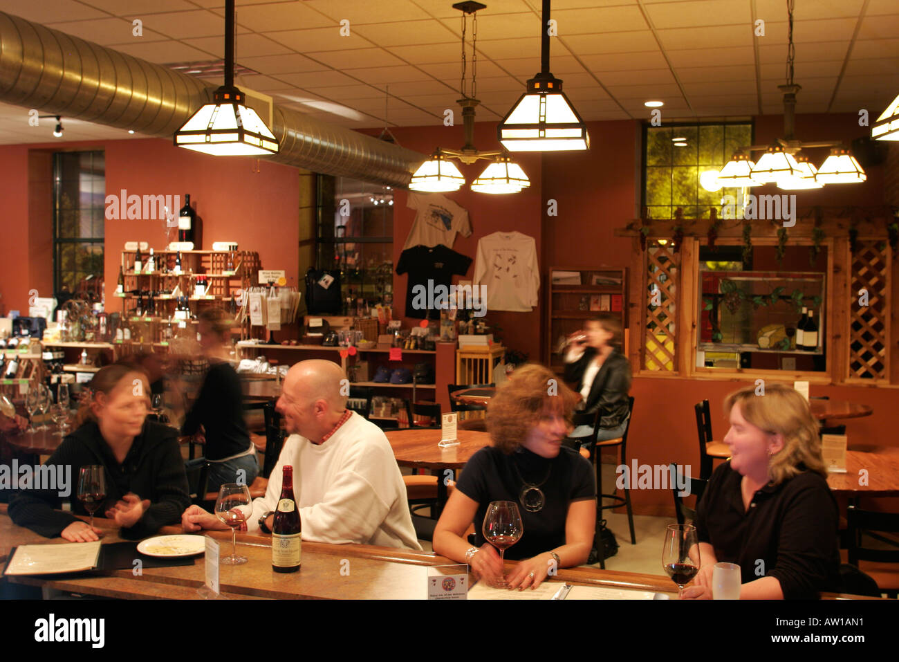 La Crosse Wisconsin, King Street, The Wine Guyz, bar bars lounge pub