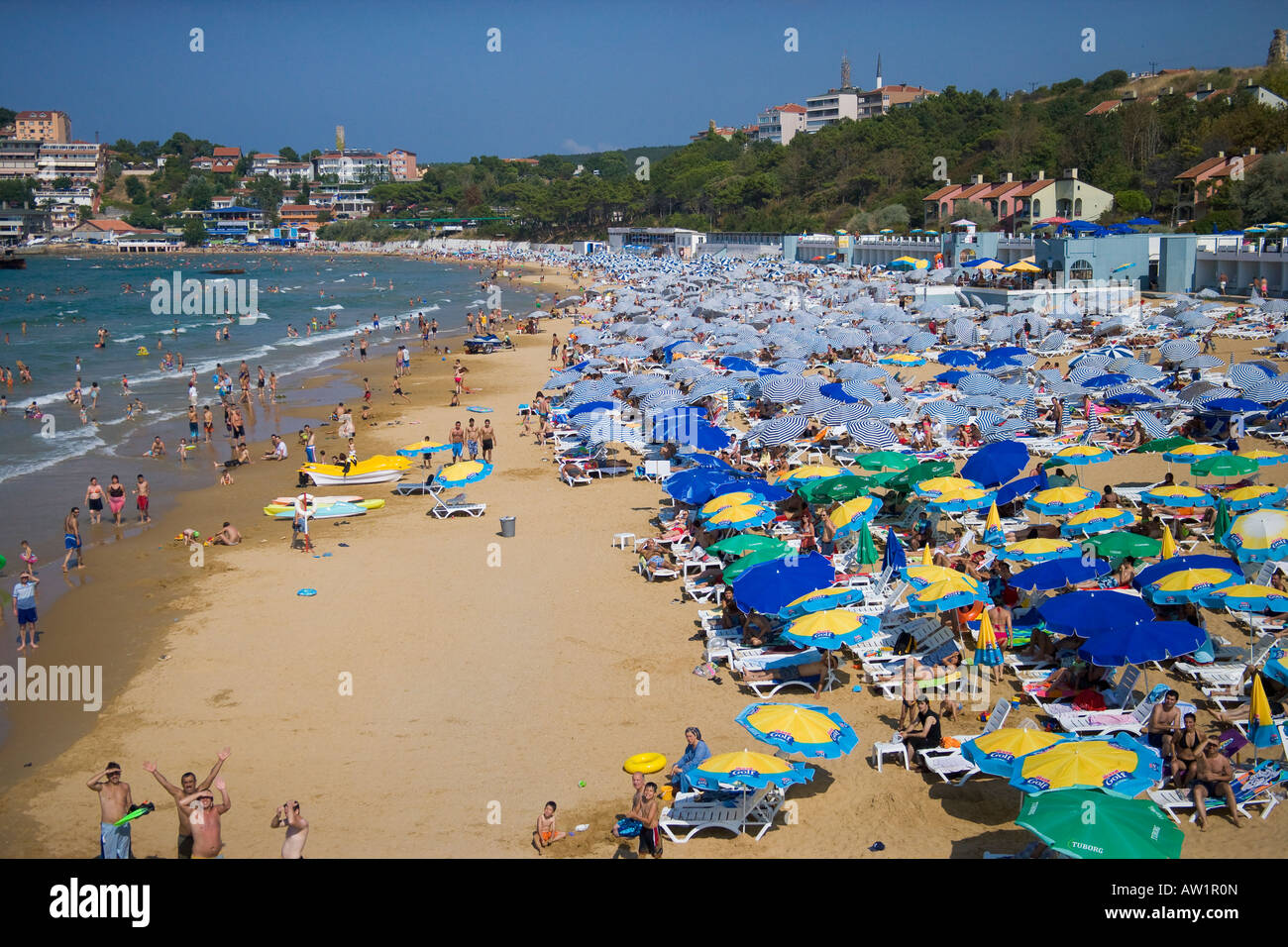 Grande Plage De Parasols Sur Une Plage Privee Sur La Cote De La