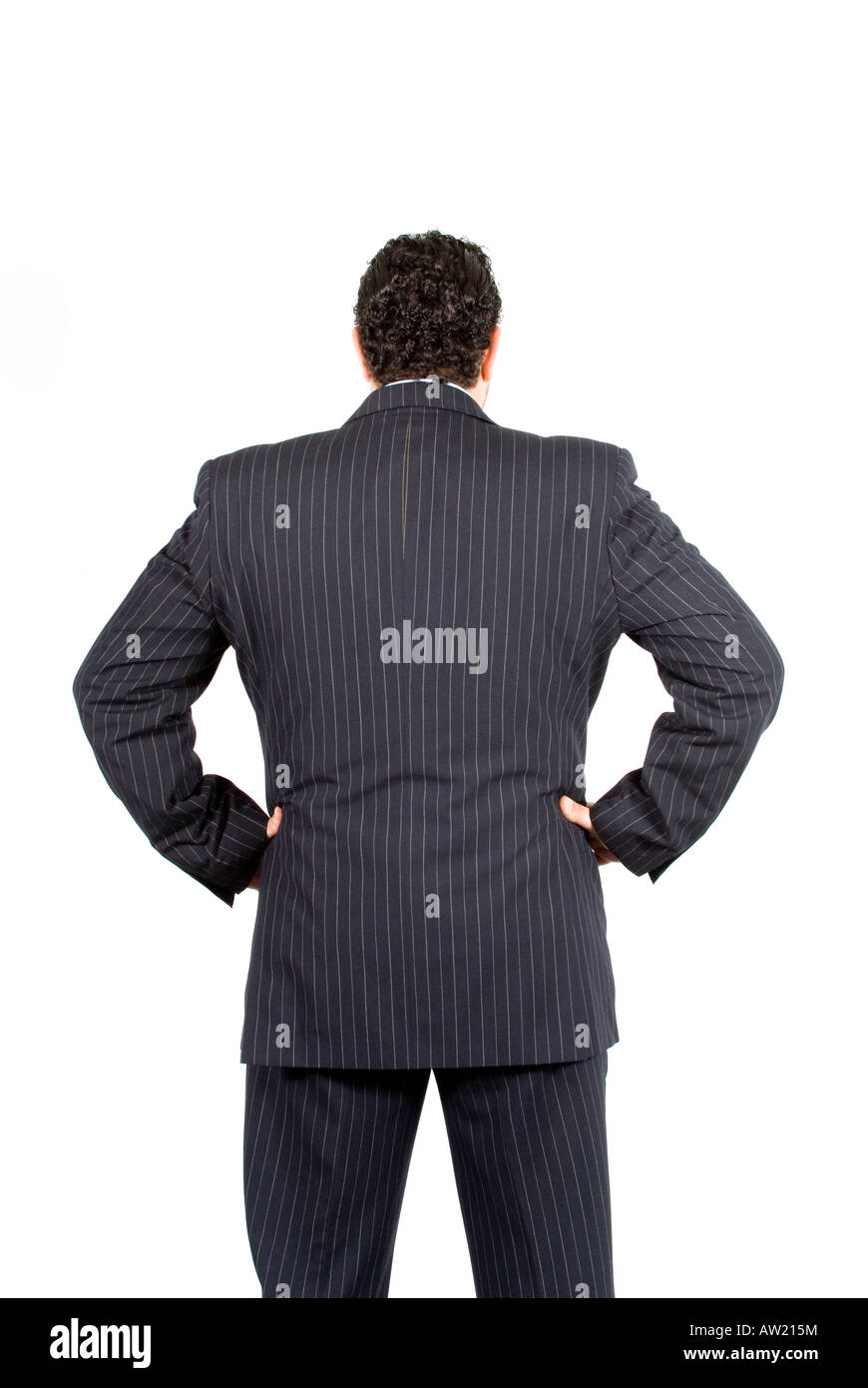 Vue arrière d'un confident businessman wearing a suit les mains sur les hanches Banque D'Images