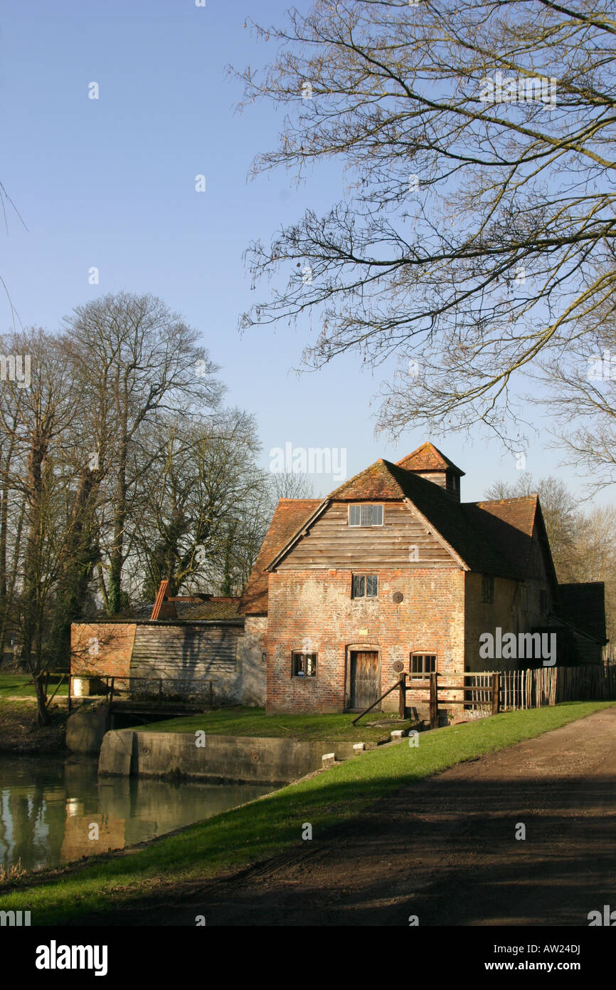 Mapledurham moulin à eau dans l'Oxfordshire sur les rives de la Tamise ou Isis Banque D'Images