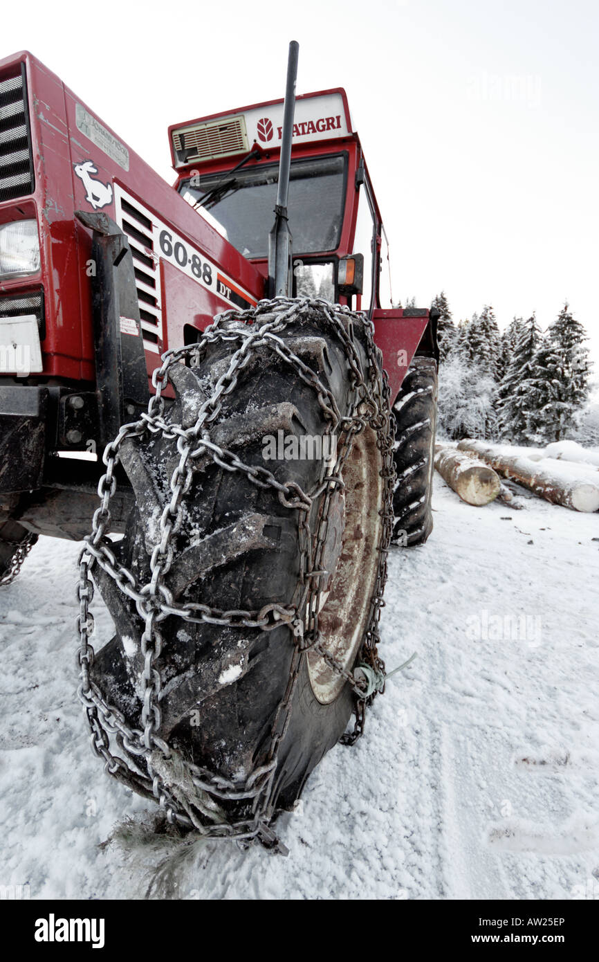 Prise de vue au grand angle d'un pneu de tracteur Banque D'Images