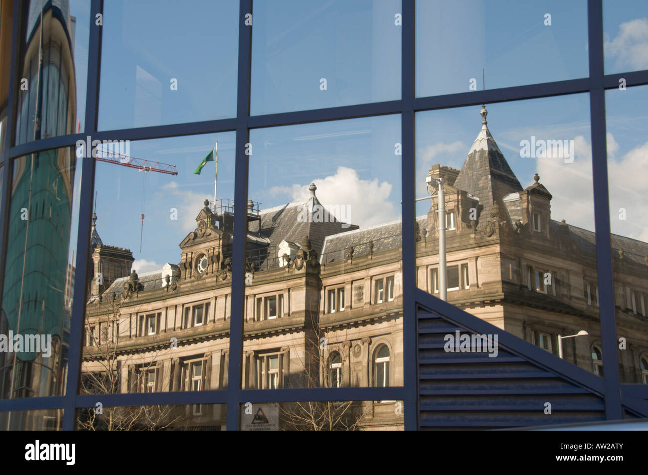 Reflet de l'Université Trent en fenêtre de nouvelle salle de concert Banque D'Images