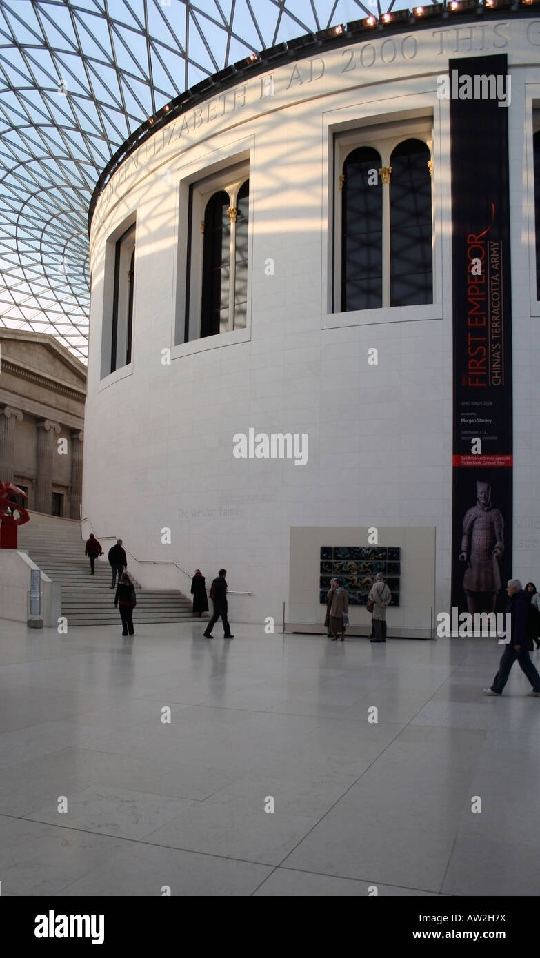 British Museum, Londres. La première salle de lecture circulaire entourée d'un toit en verre Tesselé Banque D'Images