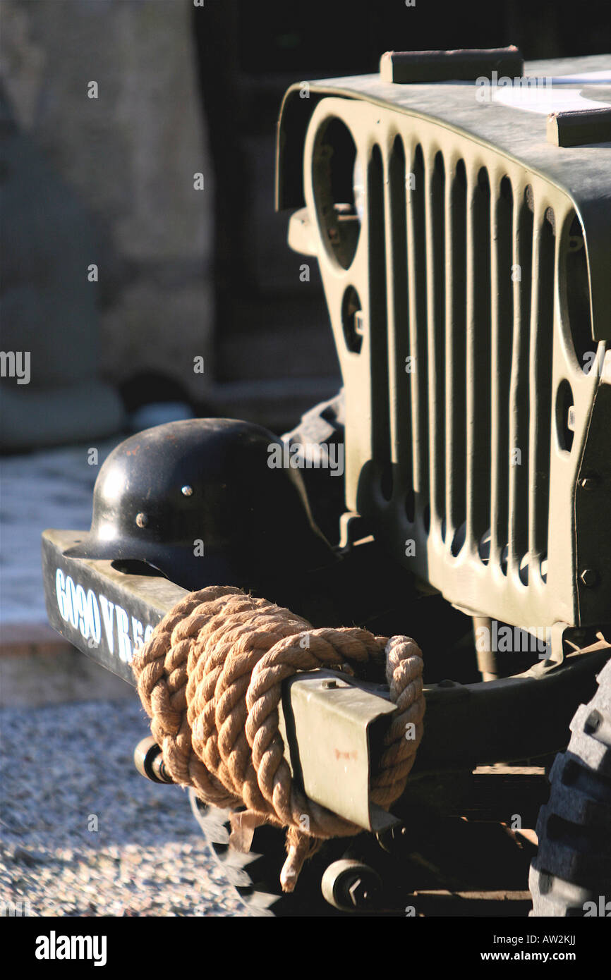 Casque allemand WW2 Jeep sur American d-day anniversaire Banque D'Images