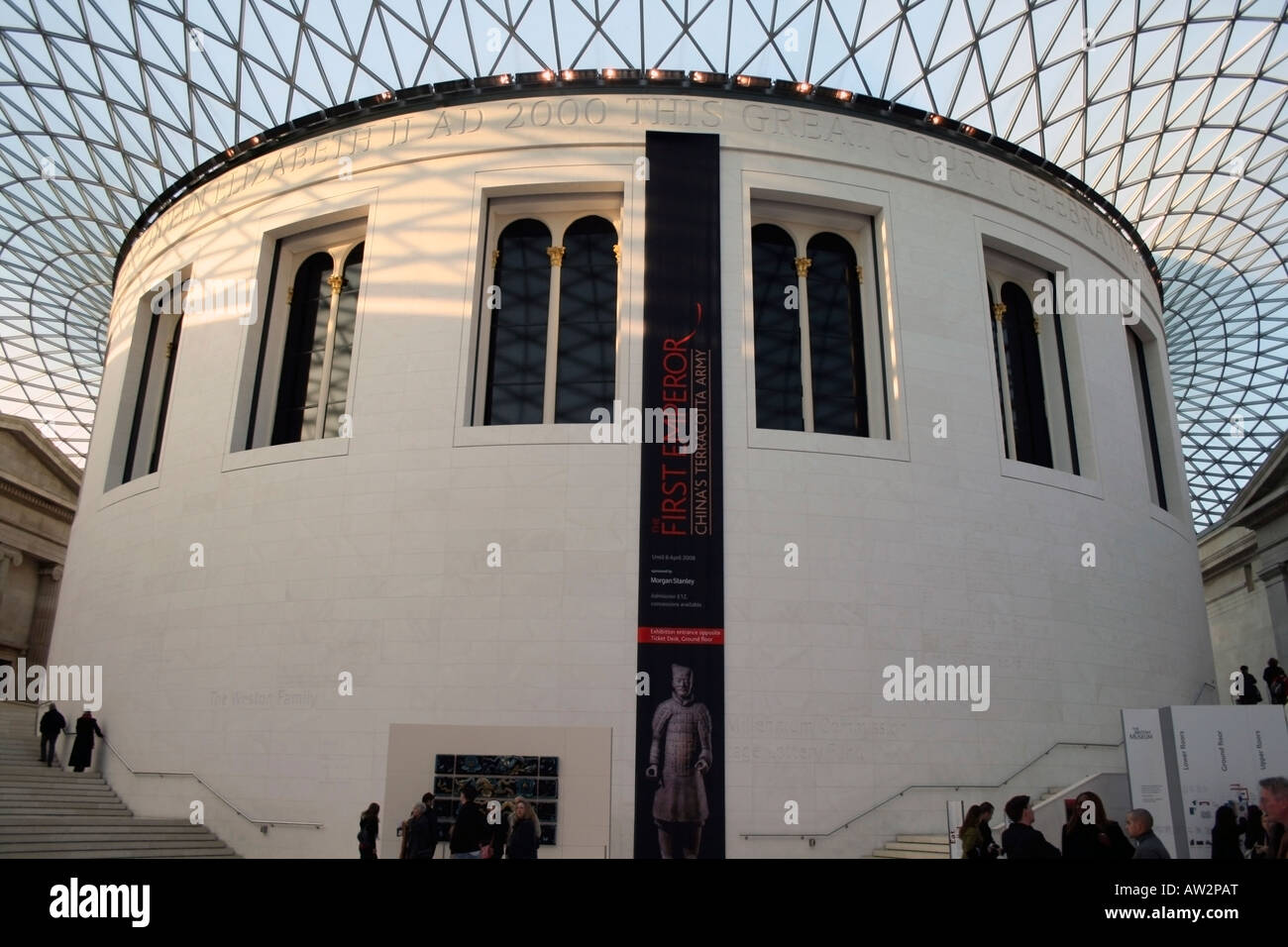 British Museum, Londres. La première salle de lecture circulaire entourée d'un toit en verre Tesselé Banque D'Images