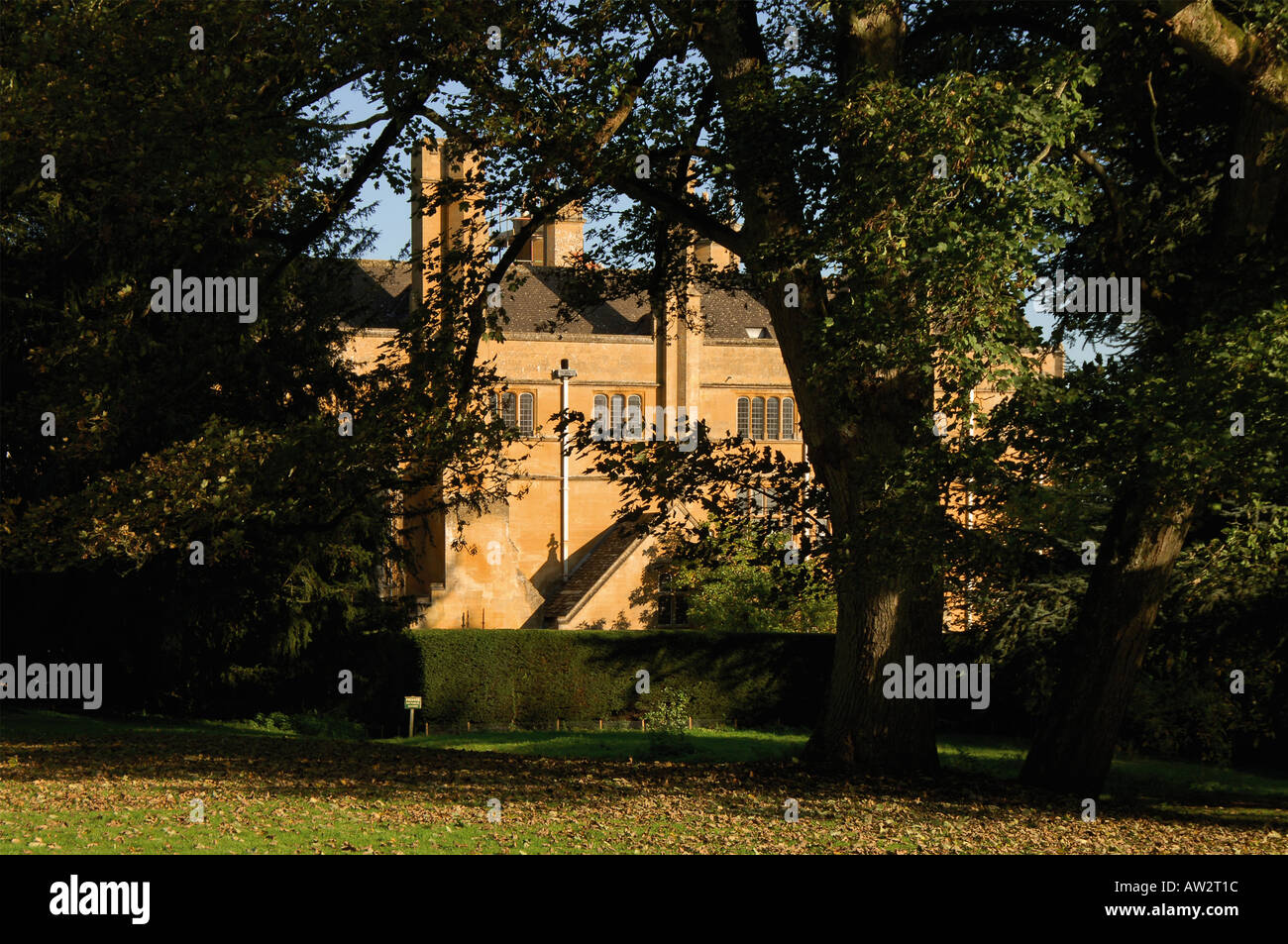 Batsford arboretum près de Moreton in le marais les Cotswolds photographié en automne batsford hall Banque D'Images