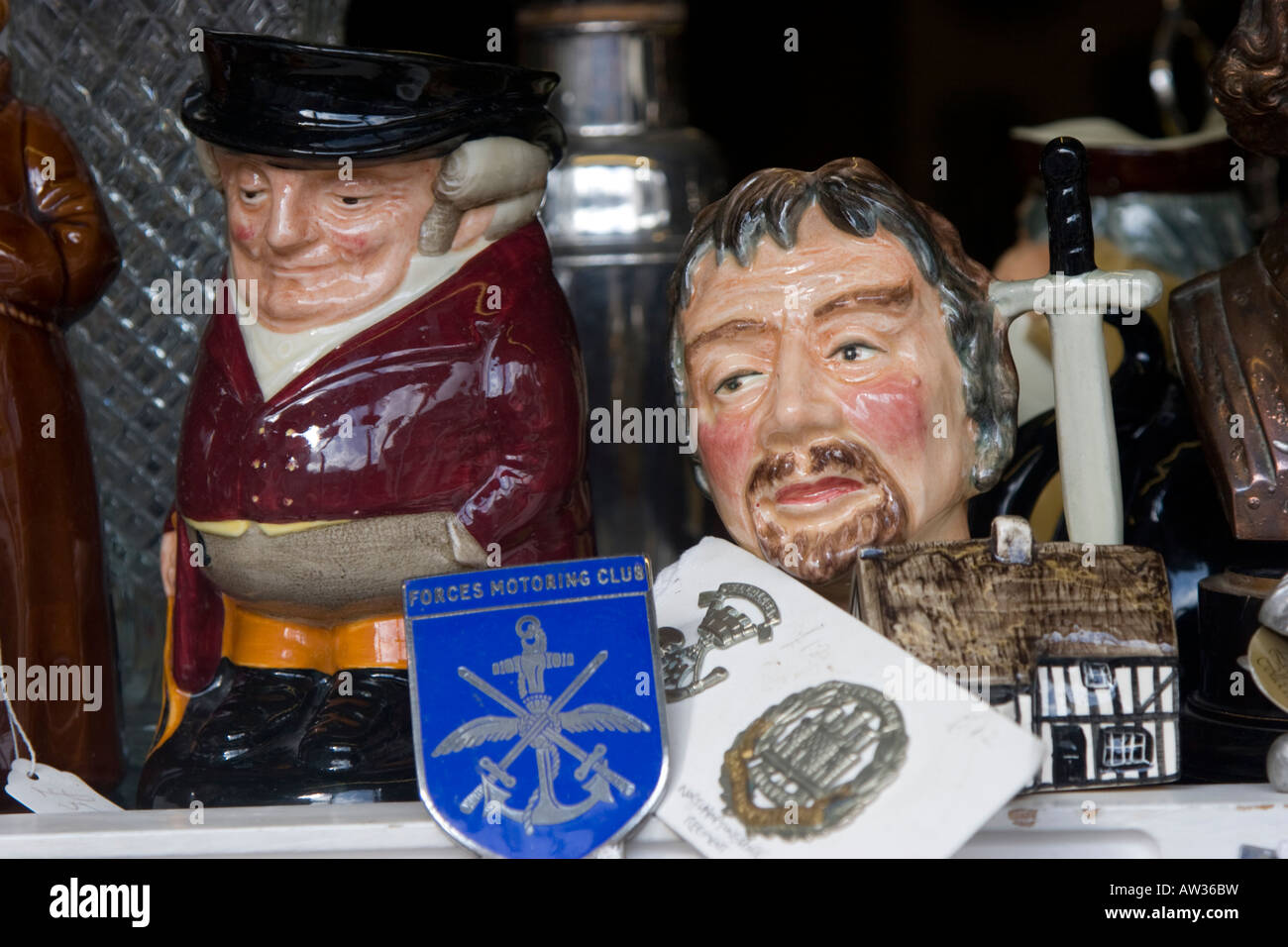 Toby de caractère à sur l'affichage dans une vitrine d'antiquités Banque D'Images