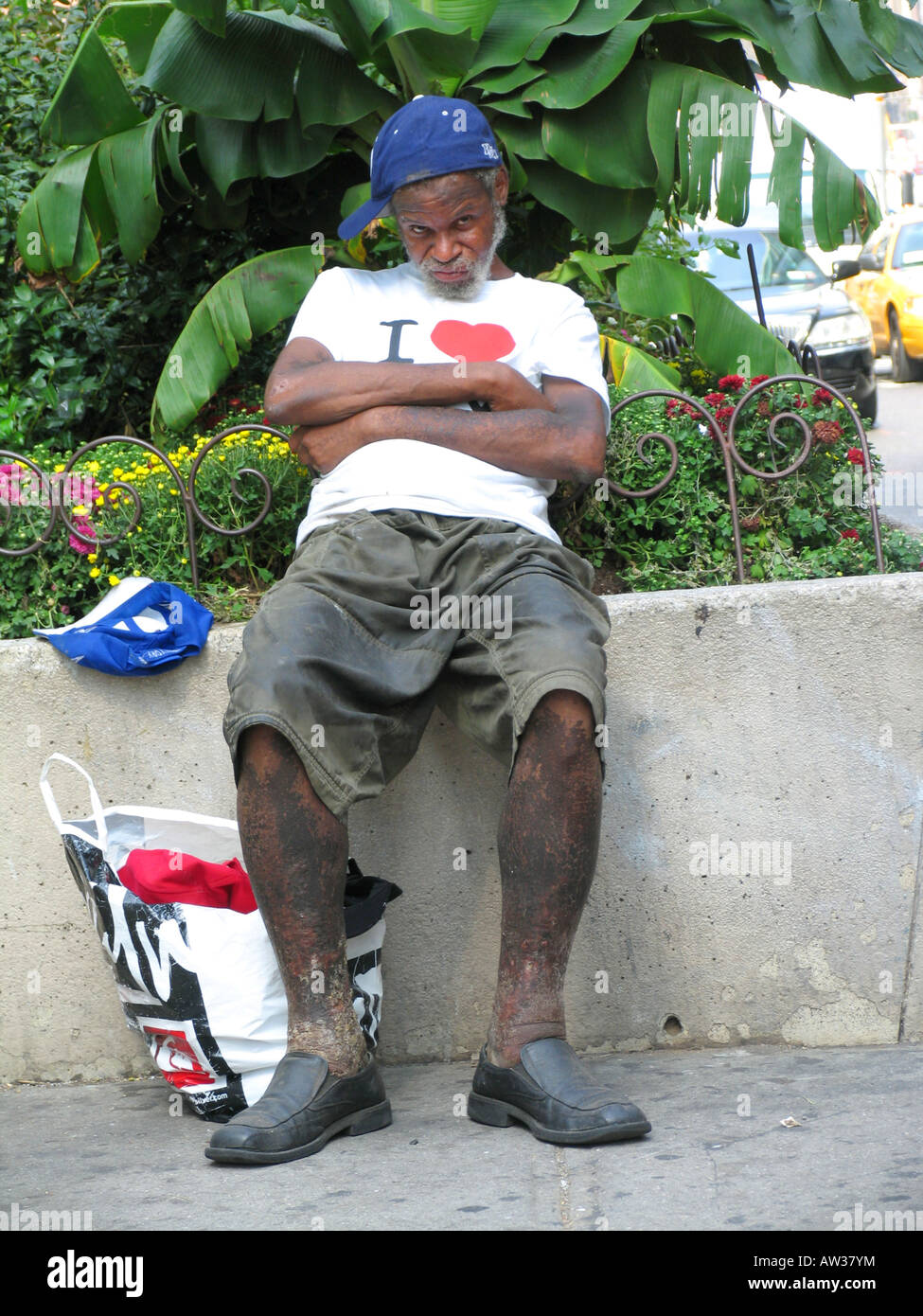 Personne sans-abri assis à Times Square, USA, Etats-Unis, New York (État) Banque D'Images