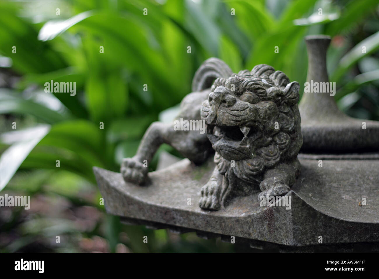 Statue japonais dans le Jardin Tropical Monte Palace, Funchal, Madeira, Portugal Banque D'Images