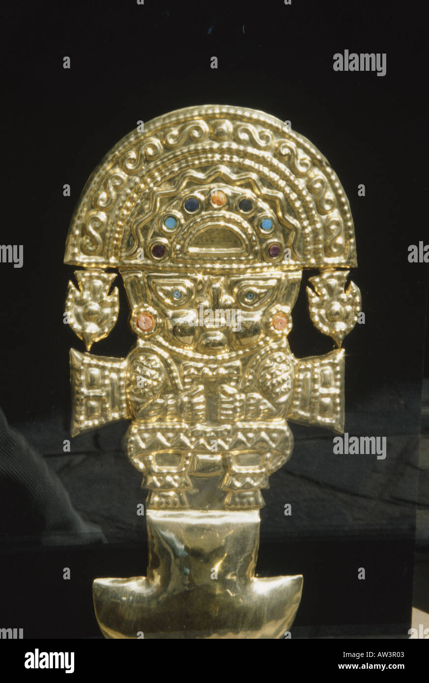 Couteau d'or symbolique INCA en exposition dans un musée à Lima, Pérou Banque D'Images
