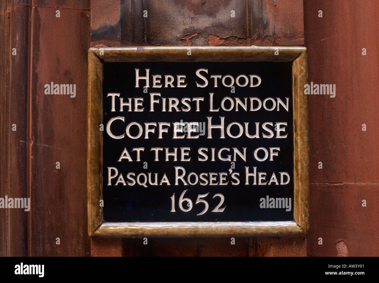 Ici se tenait le premier London Coffee House signe sur l'avant de la Jamaica Wine House, St Michael's Alley, City of London, England Banque D'Images
