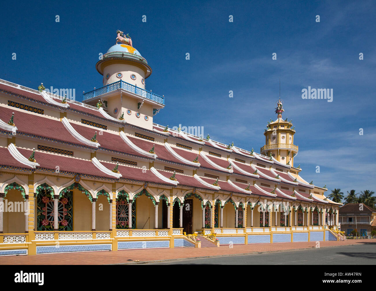 L'extérieur du Grand Temple de CAO DAI VILLAGE TAY NINH VIETNAM Banque D'Images