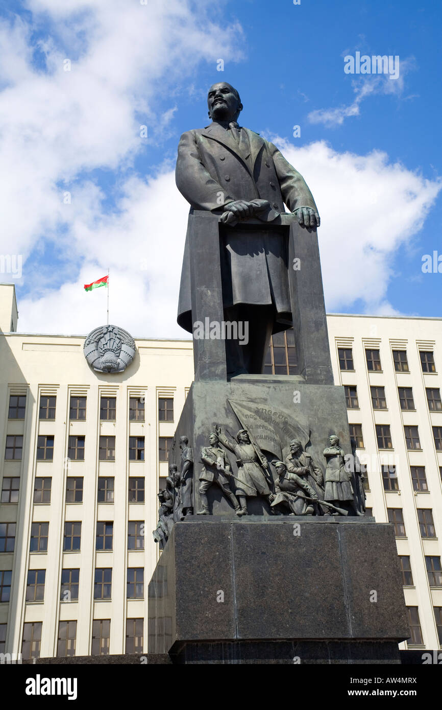 Statue de Lénine devant la maison du gouvernement en place de l'indépendance à Minsk Belarus Banque D'Images