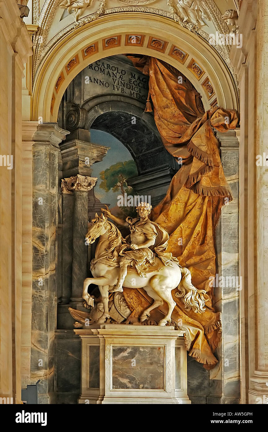 San Pietro la Basilique Saint-Pierre, Vatican,Statue narthex, Rome Italie Banque D'Images