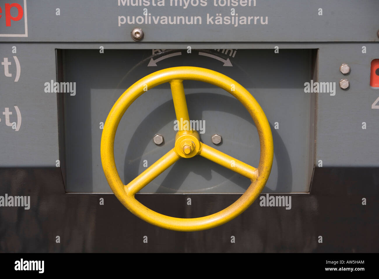 Roue de commande manuelle du système de freinage pneumatique du wagon de la boîte à chemin de fer pour le verrouillage et le déverrouillage des cassures , Finlande Banque D'Images