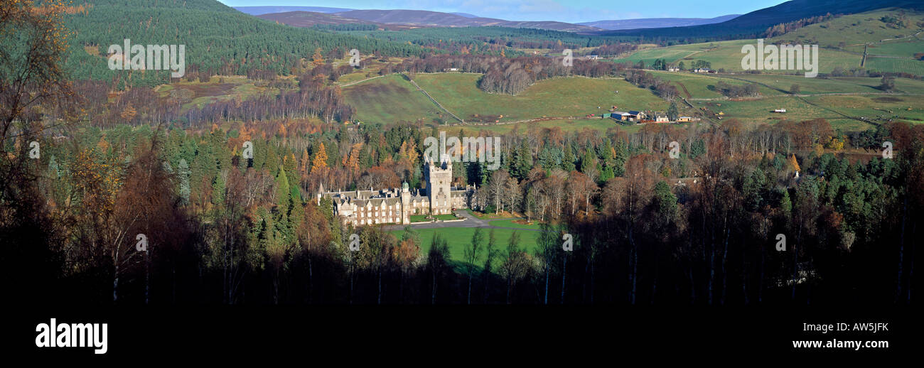 Le château de Balmoral et estate, Queens residence à Deeside Grampian Highlands en Écosse. De l'automne. Banque D'Images