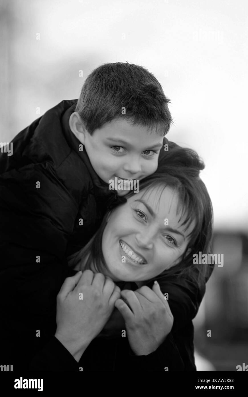Relation Mere Fils Garcon Maman Amour Calin Calin Baiser Jeune Unique De Soins De La Responsabilite Parentale Des Parents Responsables De Plus En Plus Grandir Photo Stock Alamy Relation Mere Fils Garcon Maman Amour Calin Calin Baiser Jeune Unique De Soins De La Responsabilite Parentale Des Parents Responsables De Plus En Plus Grandir Photo Stock Alamy