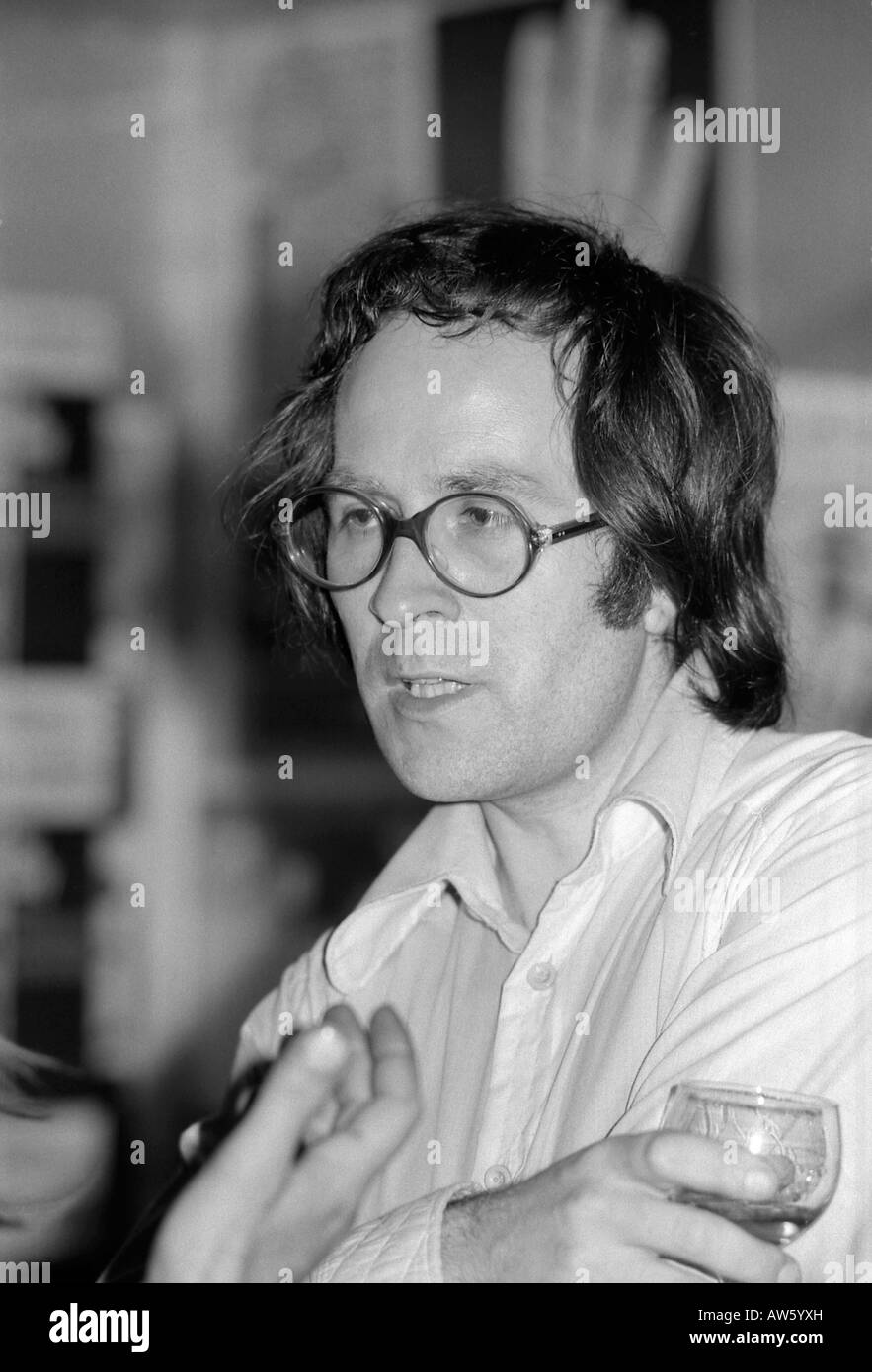 Architecte Sir Peter Cook de Archigram Architects à l'AA architectural Association ICA Summer session Londres Grande-Bretagne 1972 KATHY DEWITT Banque D'Images Architecte Sir Peter Cook de Archigram Architects à l'AA architectural Association ICA Summer session Londres Grande-Bretagne 1972 KATHY DEWITT Banque D'Images