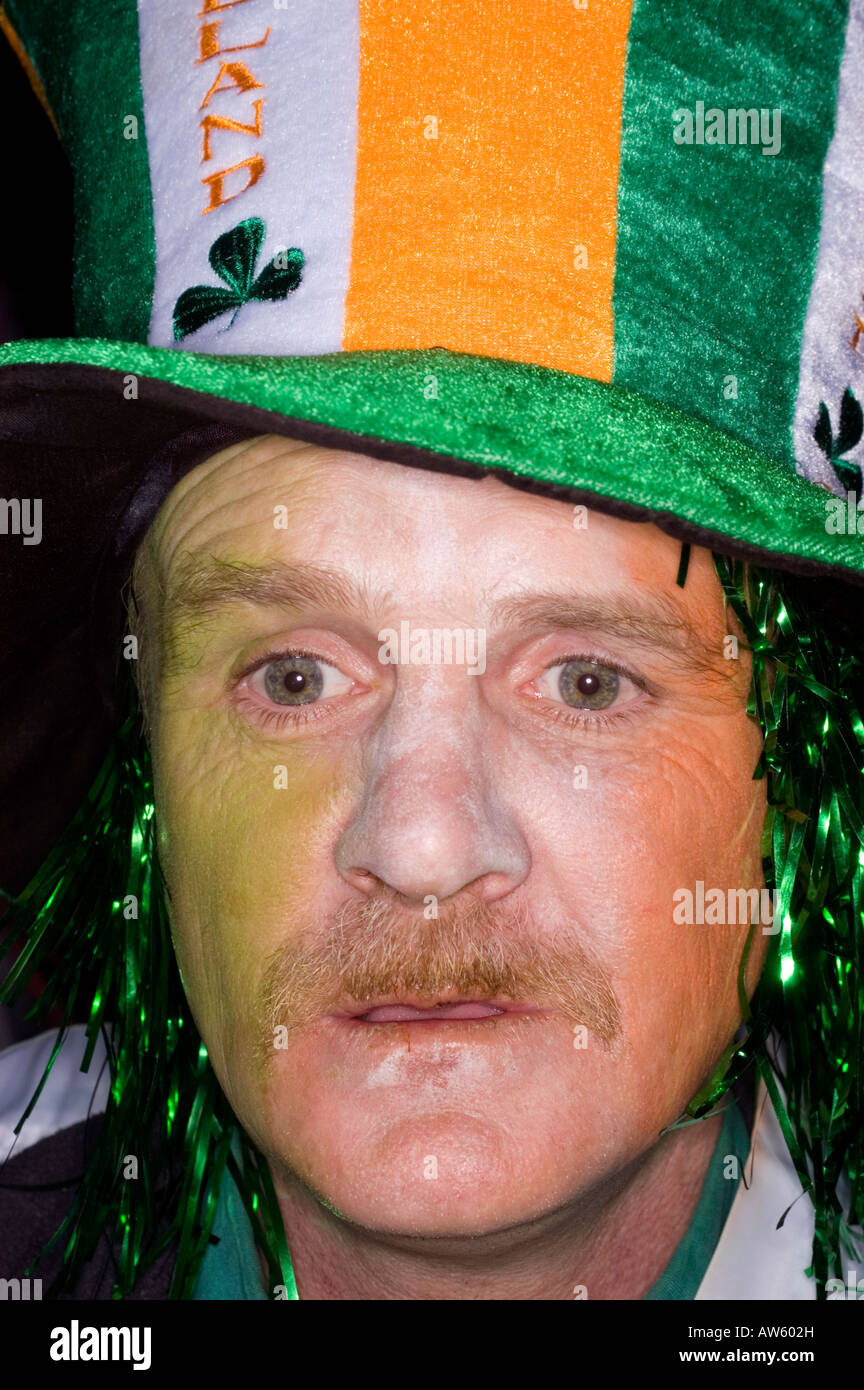 Portraits peuples célébrer St Patricks day à Birmingham en 2003 Banque D'Images