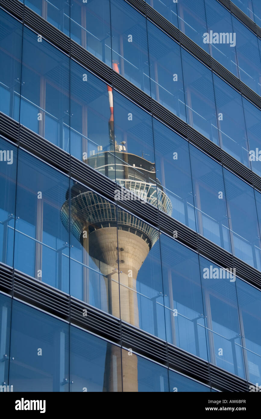 La réflexion du Tour du Rhin Banque D'Images