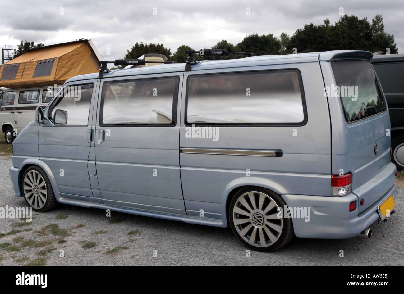 Jour Volkswagen Van souvent utilisés pour les loisirs et le plaisir ainsi que l'utilisation commerciale. Banque D'Images