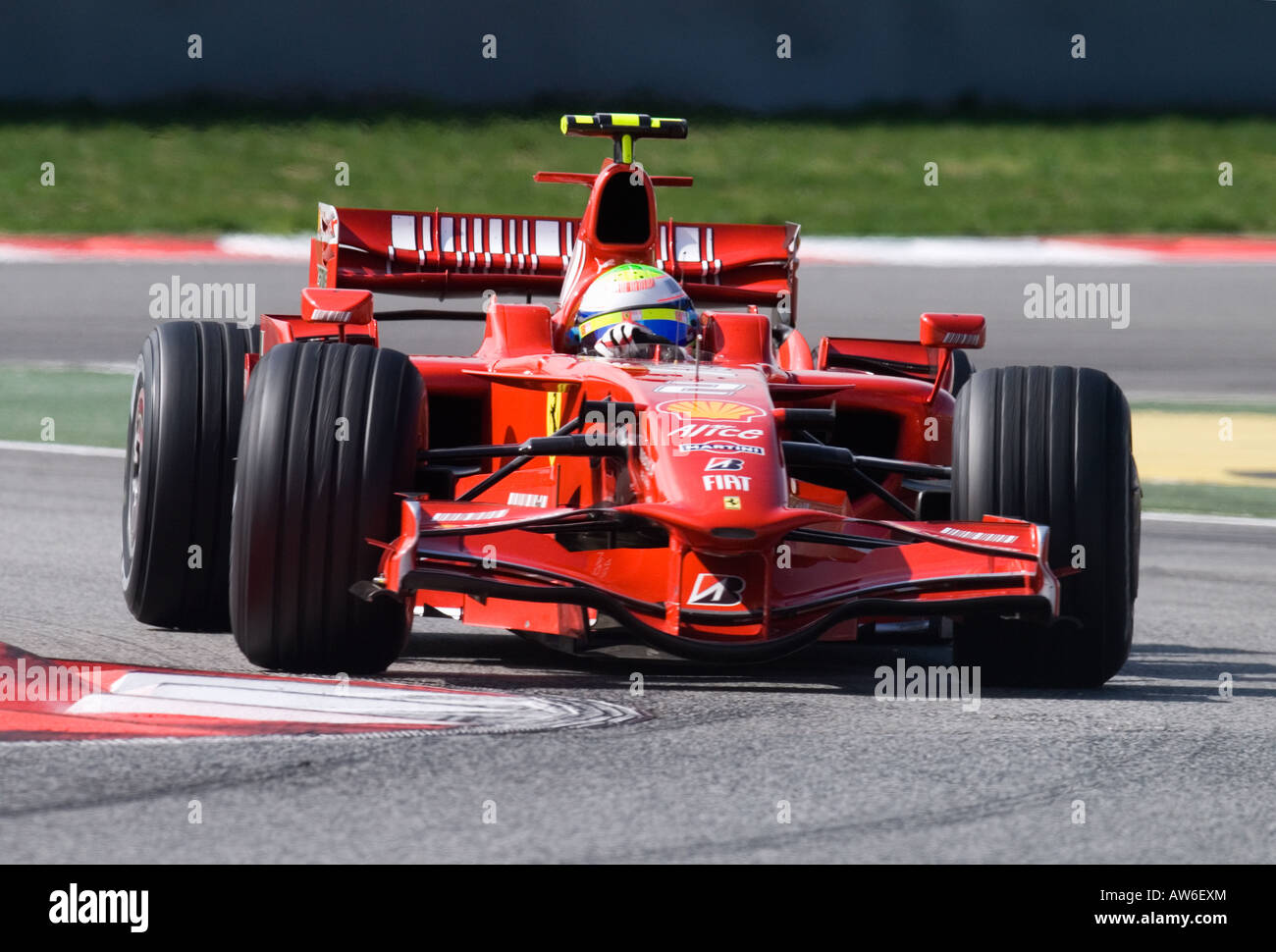 Felipe Massa BRA dans la voiture de course Ferrari F2008 de Formule 1 pendant une session de test sur le circuit de Catalunya Banque D'Images